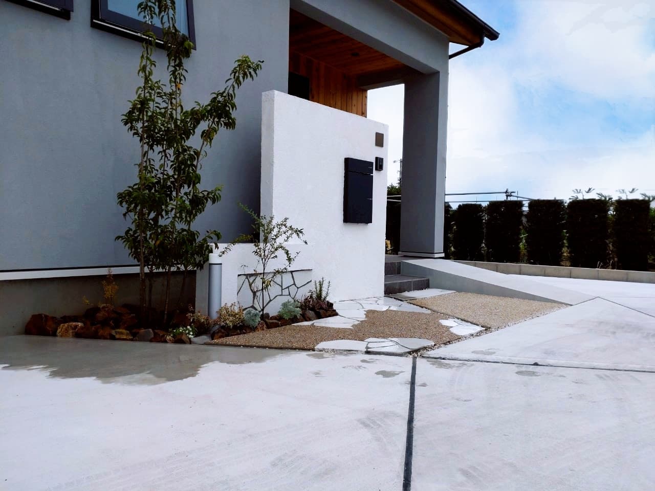 モダンエントランスの外構