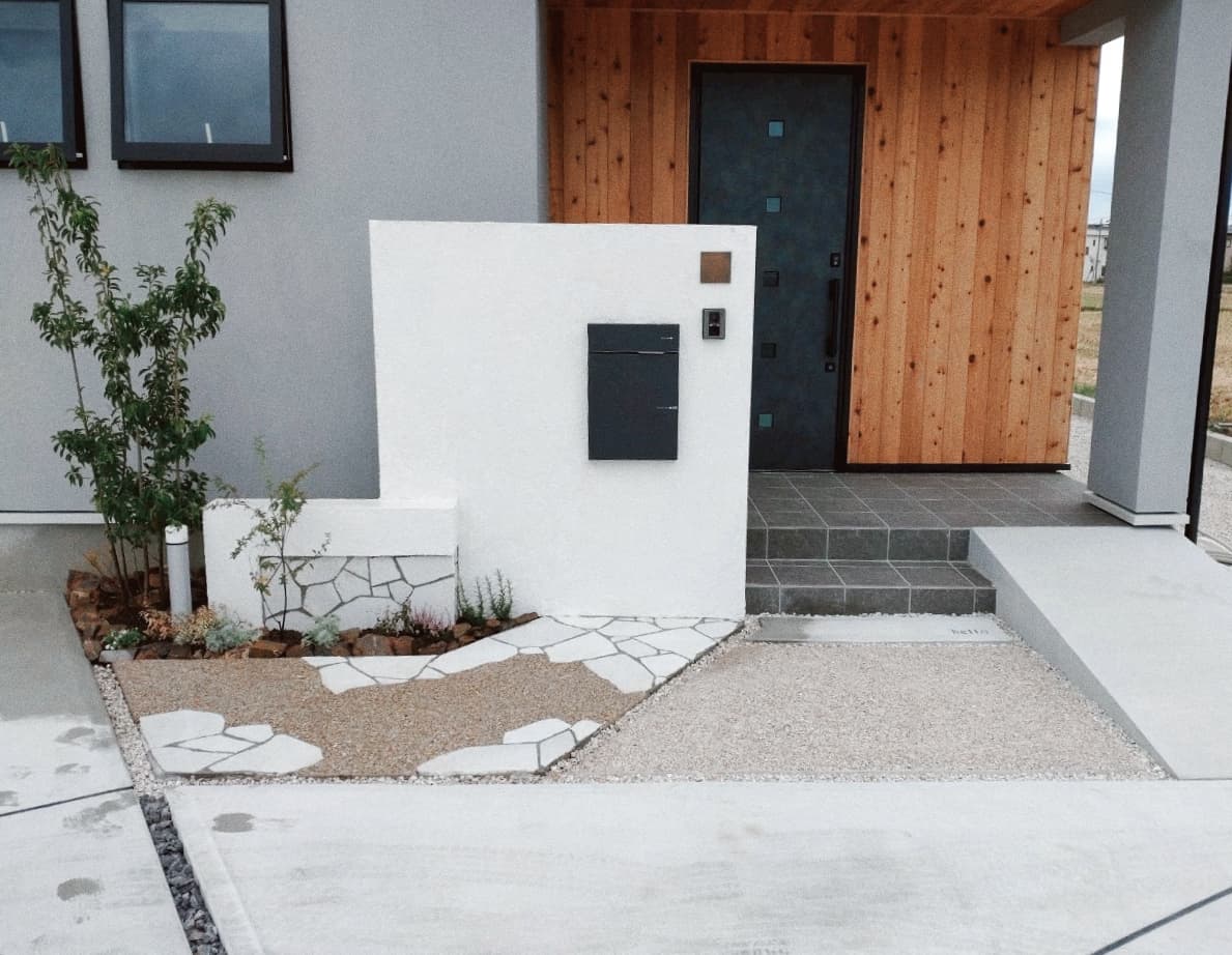 モダンエントランスの外構