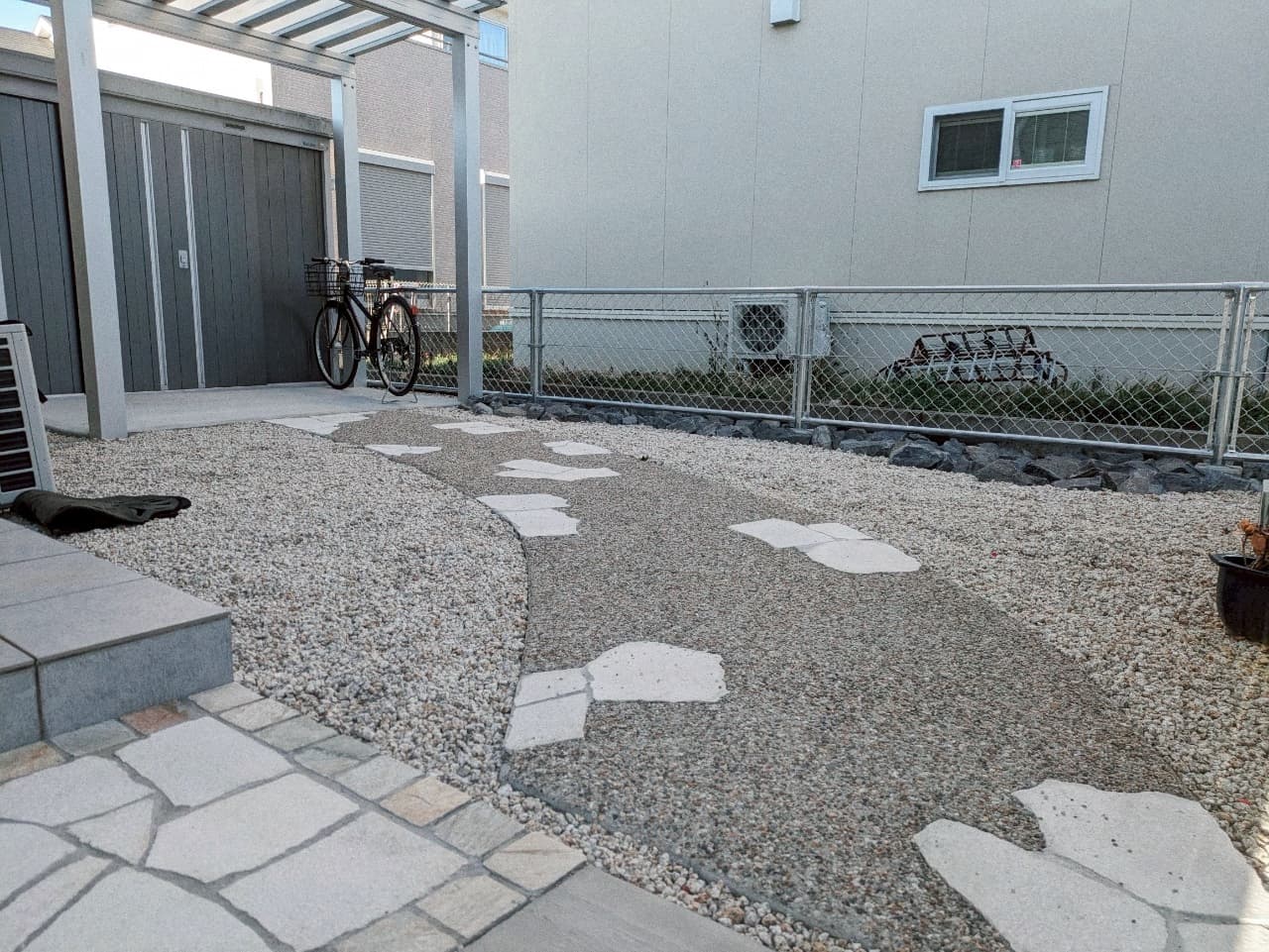 倉庫までのアプローチ